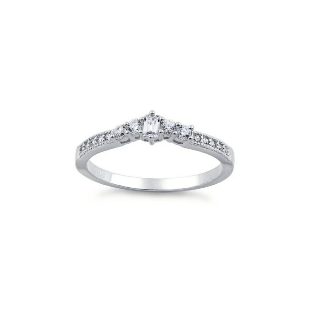 🥰 Dainty Chic Engagement Ring